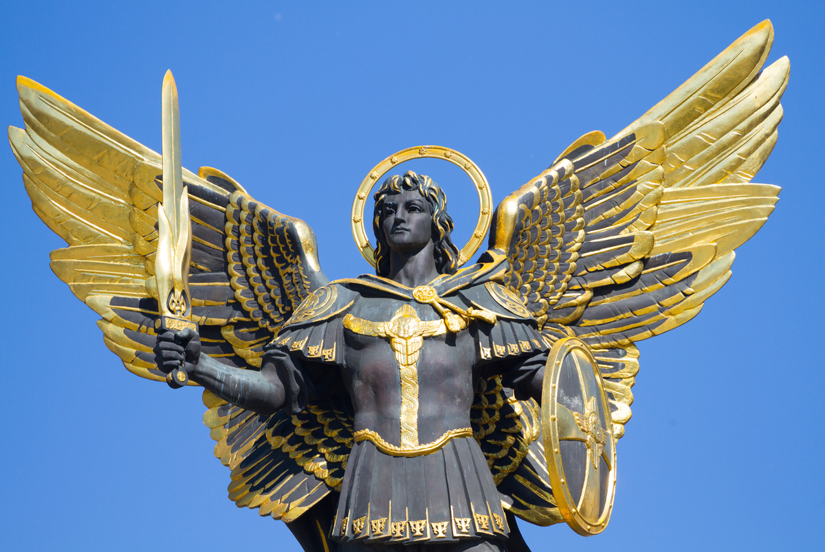 Estátua de São Miguel Arcanjo