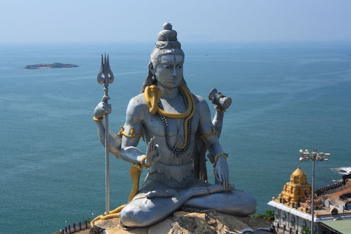 Grande estátua de Shiva 
