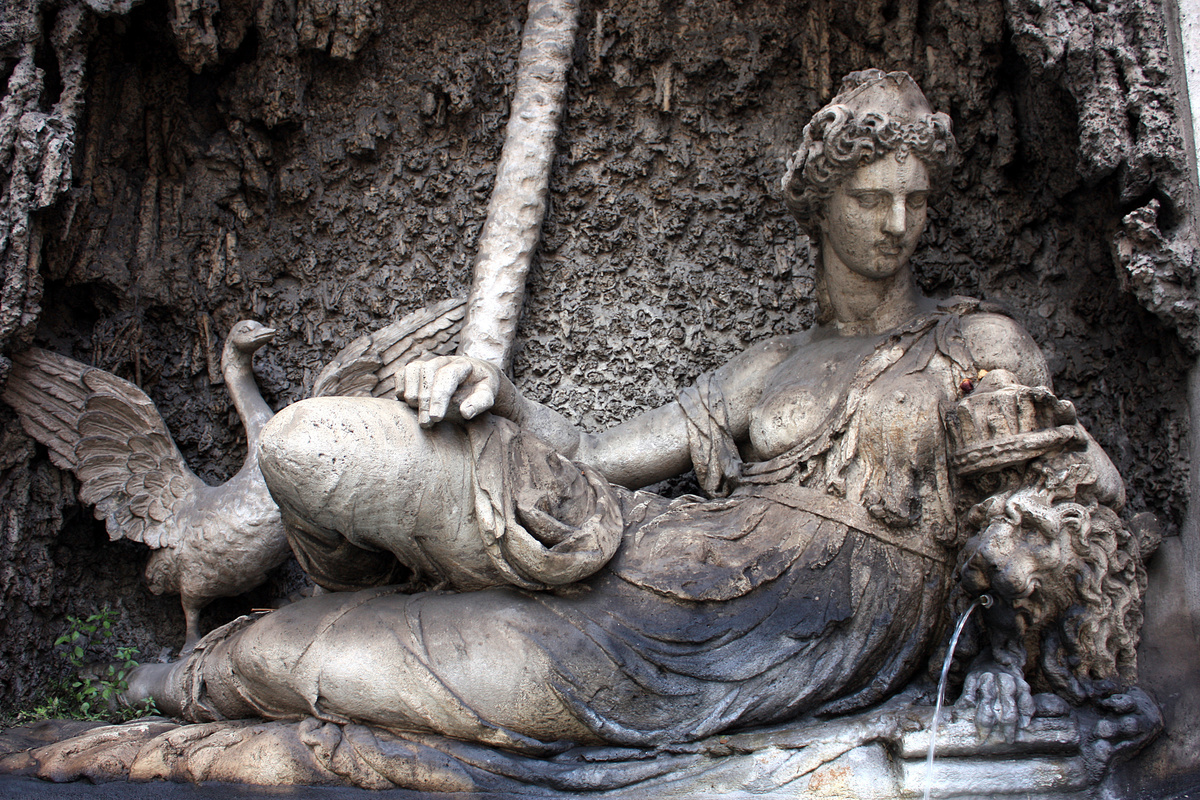 Estátua da deusa romana Juno Moneta