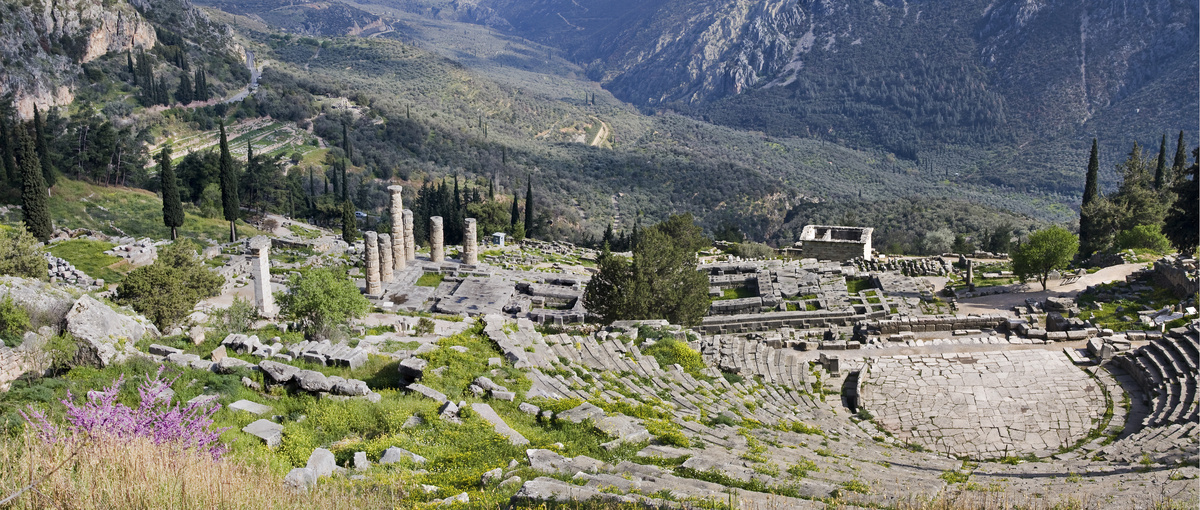 Oráculos de Delfos no Templo de Apolo