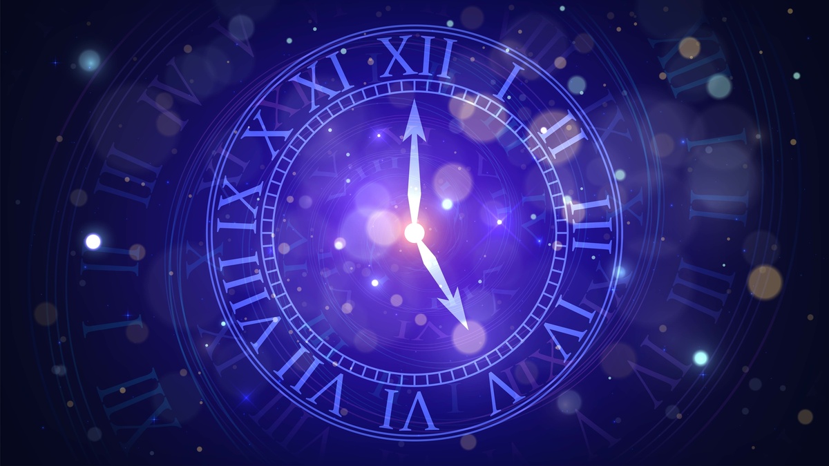 Relógio brilhante mostrando números romanos com fundo azul estrelado