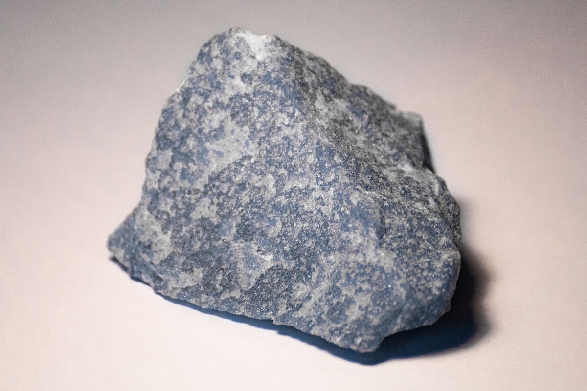 Pedra bruta quartzo azul.