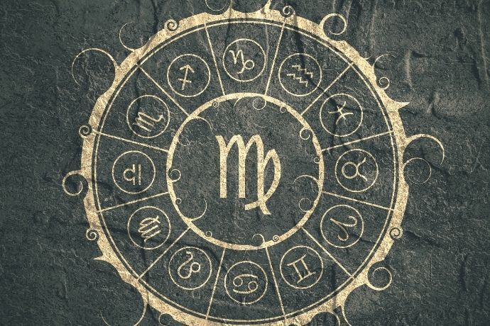 Roda do zodíaco com símbolo de Virgem no centro