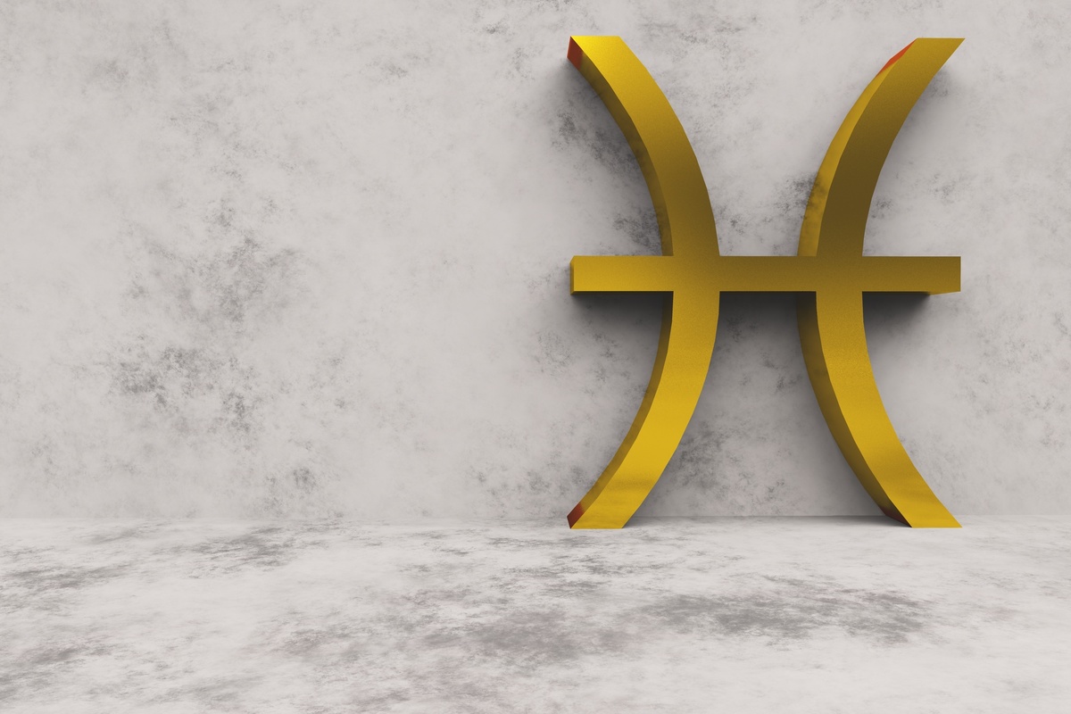 Símbolo tridimensional do signo de Peixes feito em dourado, inserido em fundo de mármore branco.