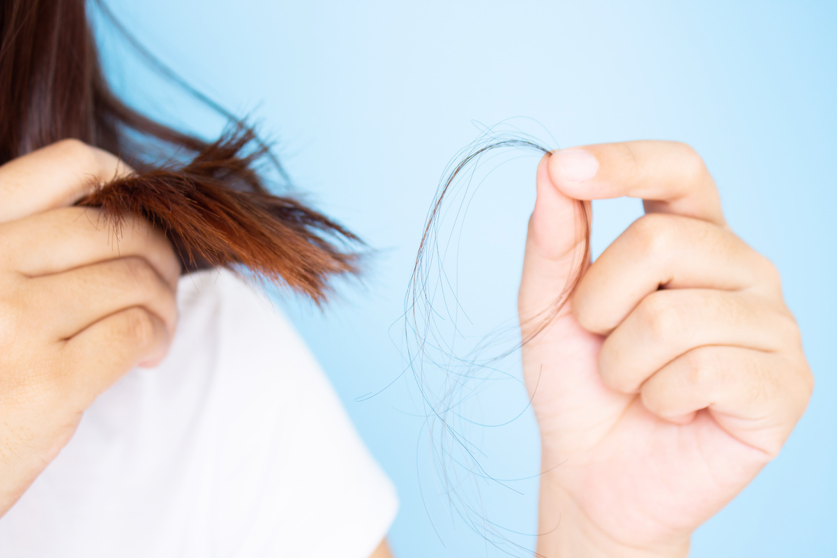 Sonhar que o seu cabelo cai: o que significa?