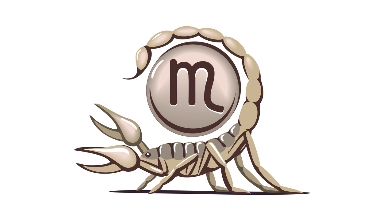 Ilustração de animal escorpião feita em marrom-claro, com sua cauda ao redor do símbolo do signo, um M com uma flecha ao final de sua ponta. 