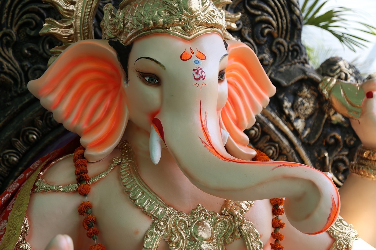 Face da estátua de mármore do deus Ganesha. 