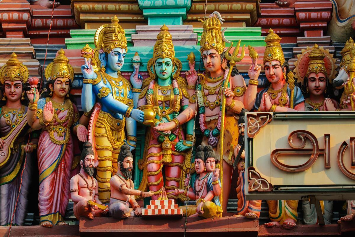 Estátuas de deuses hindus