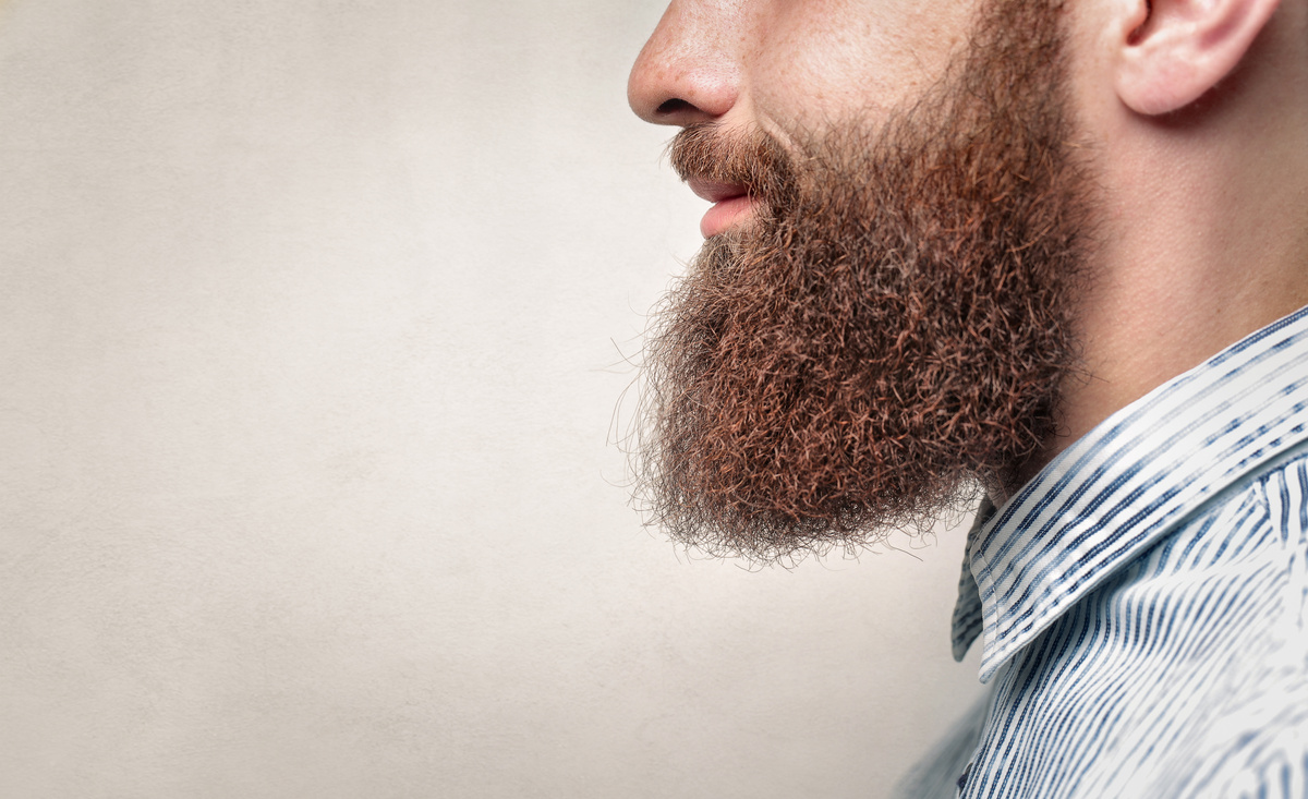 Perfil de homem com barba