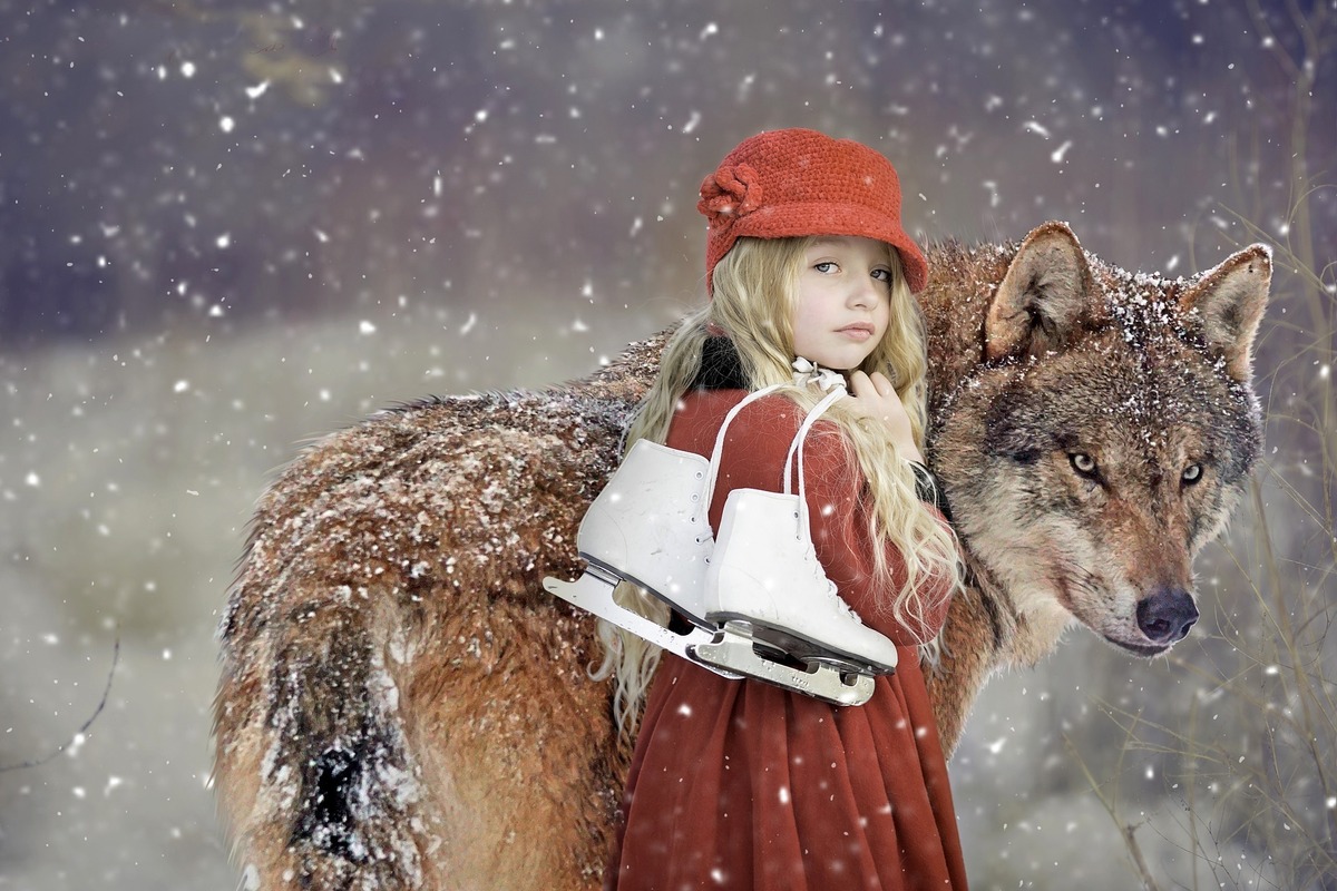Menina sendo protegida por um lobo.