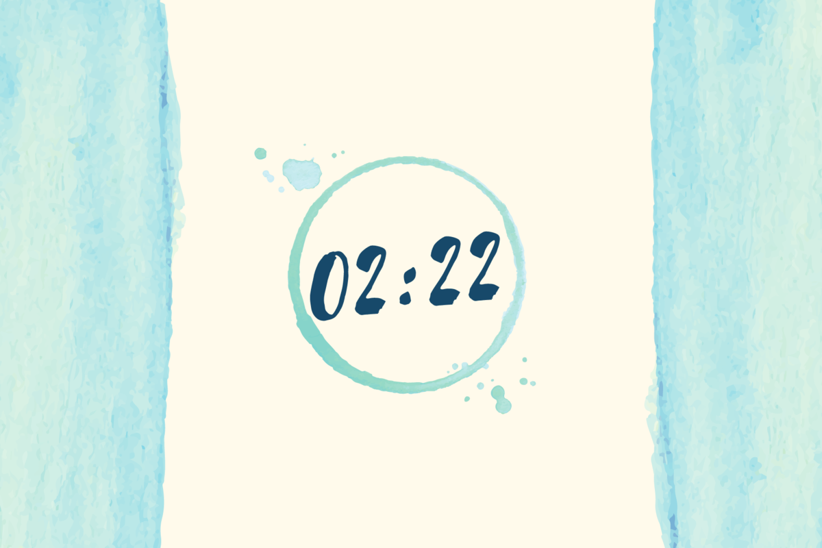 Horas 02:22 em fundo branco e azul
