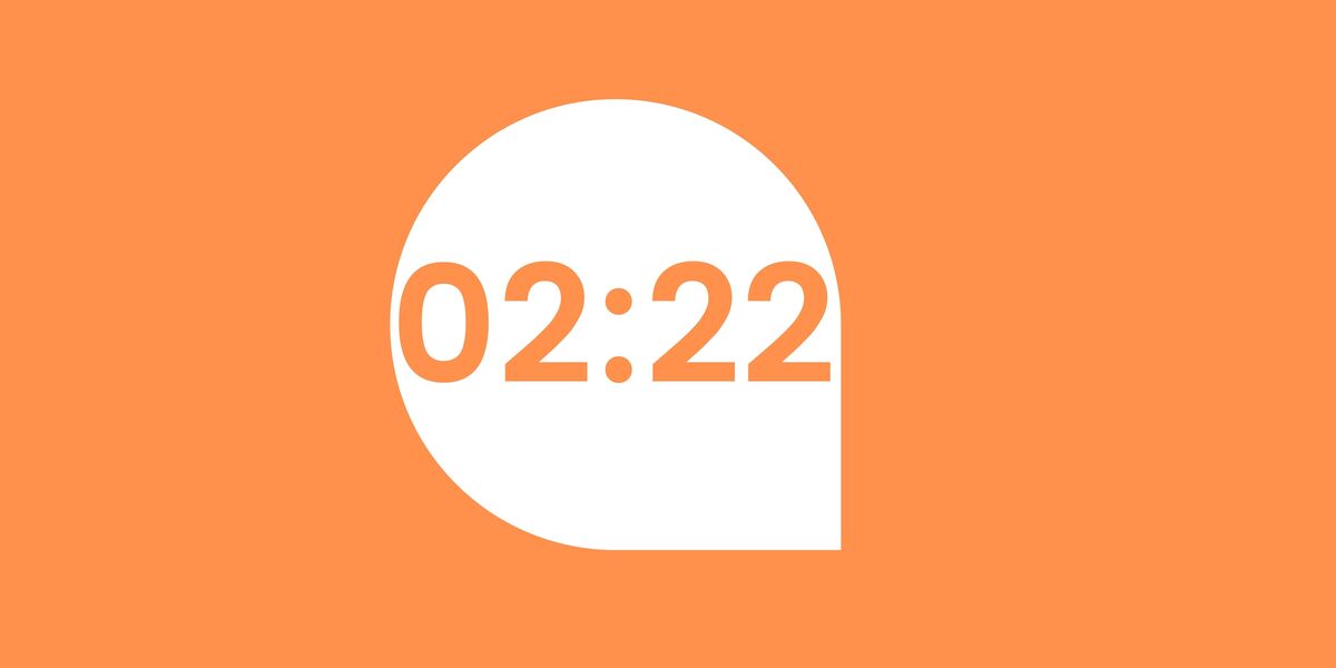 fundo laranja com horario 02:22 em branco