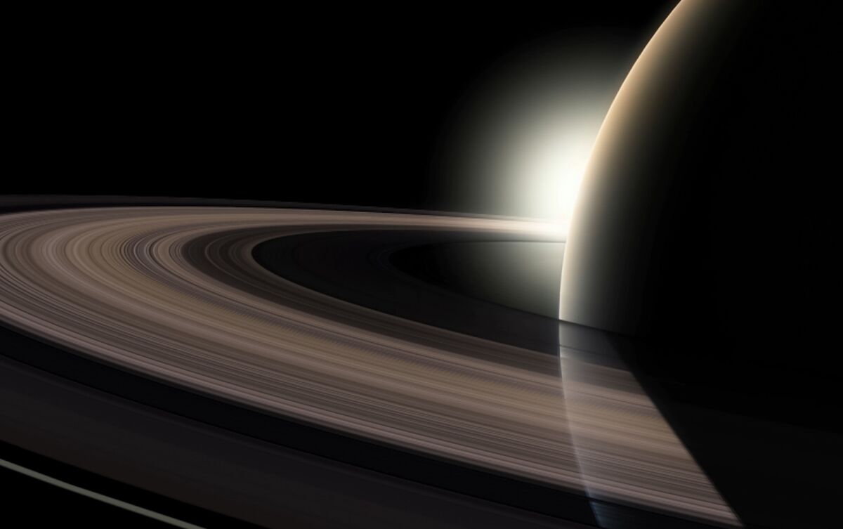 Saturno pela metade.