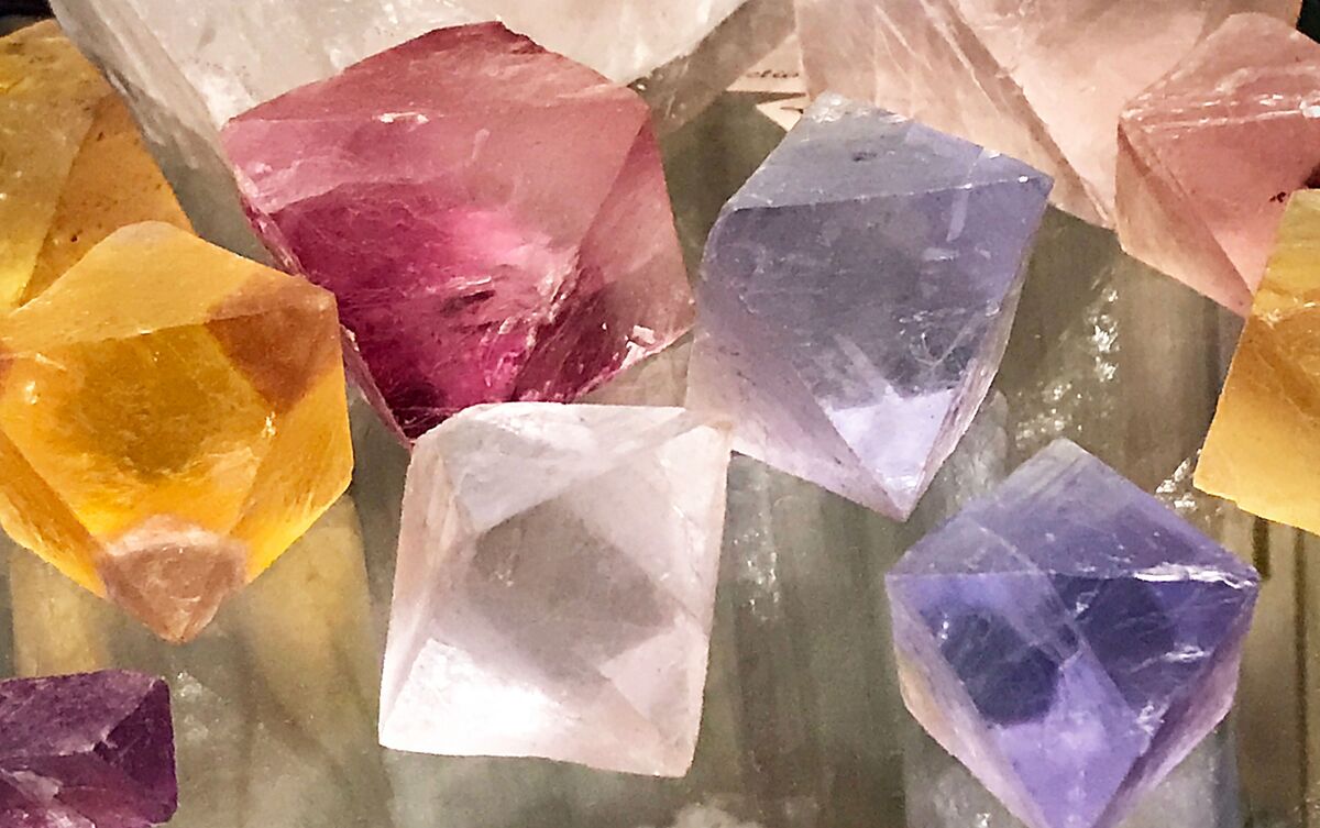 Pedras Fluoritas de diversas cores.