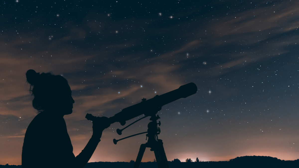 Telescópio e céu estrelado 