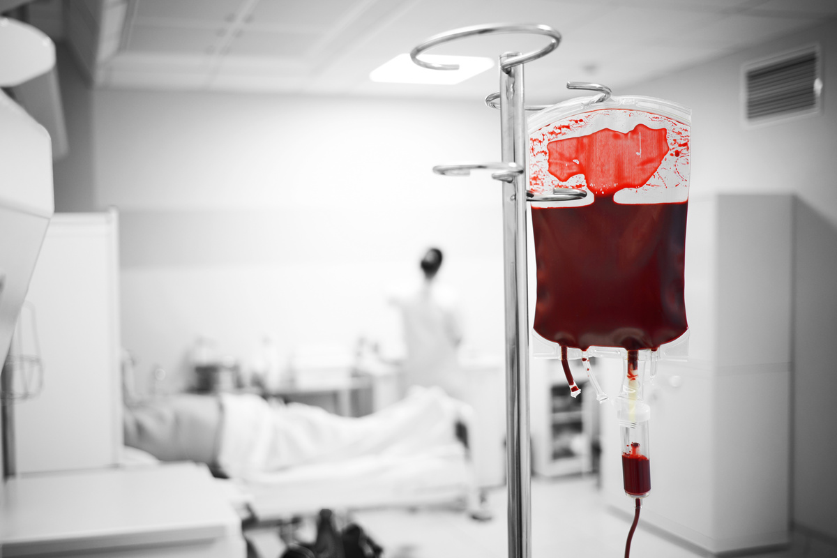 Bolsa com sangue de transfusão