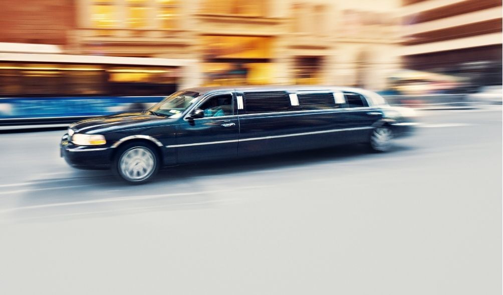 Imagem de limousine em movimento