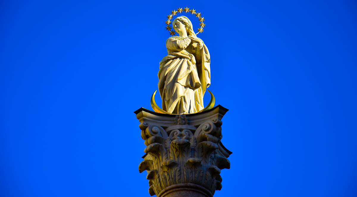 Estátua de Nossa Senhora.