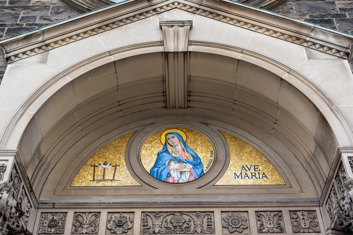 Nossa Senhora das Dores em pintura em igreja