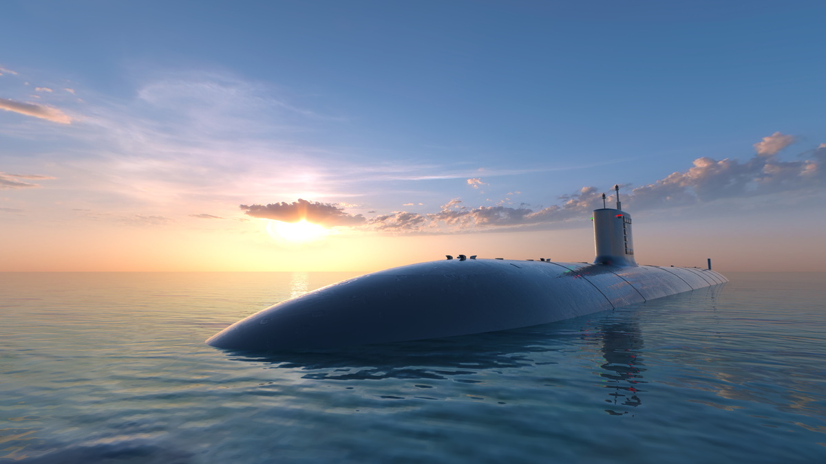Submarino em um mar calmo.