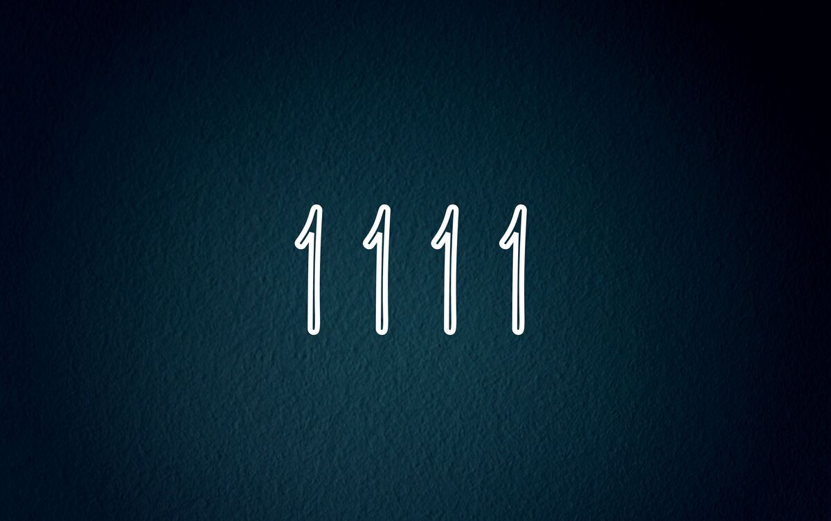 Número 1111 em fundo escuro.
