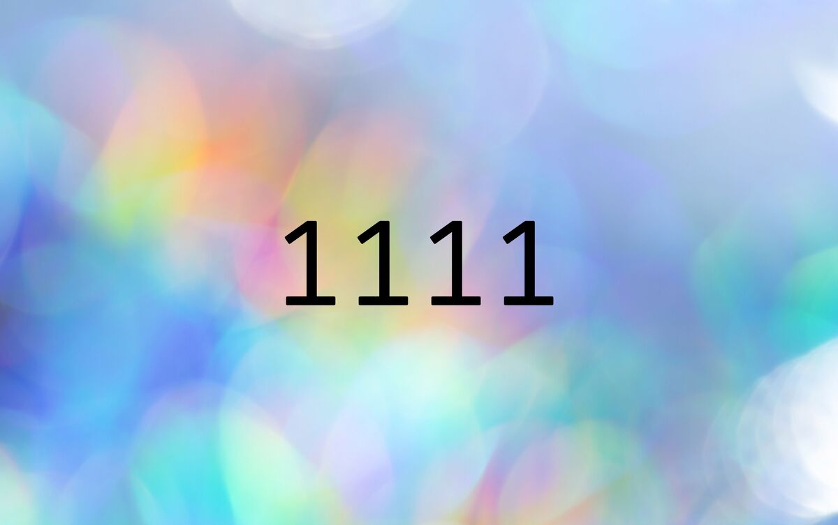 Número 1111 em fundo azul brilhante.