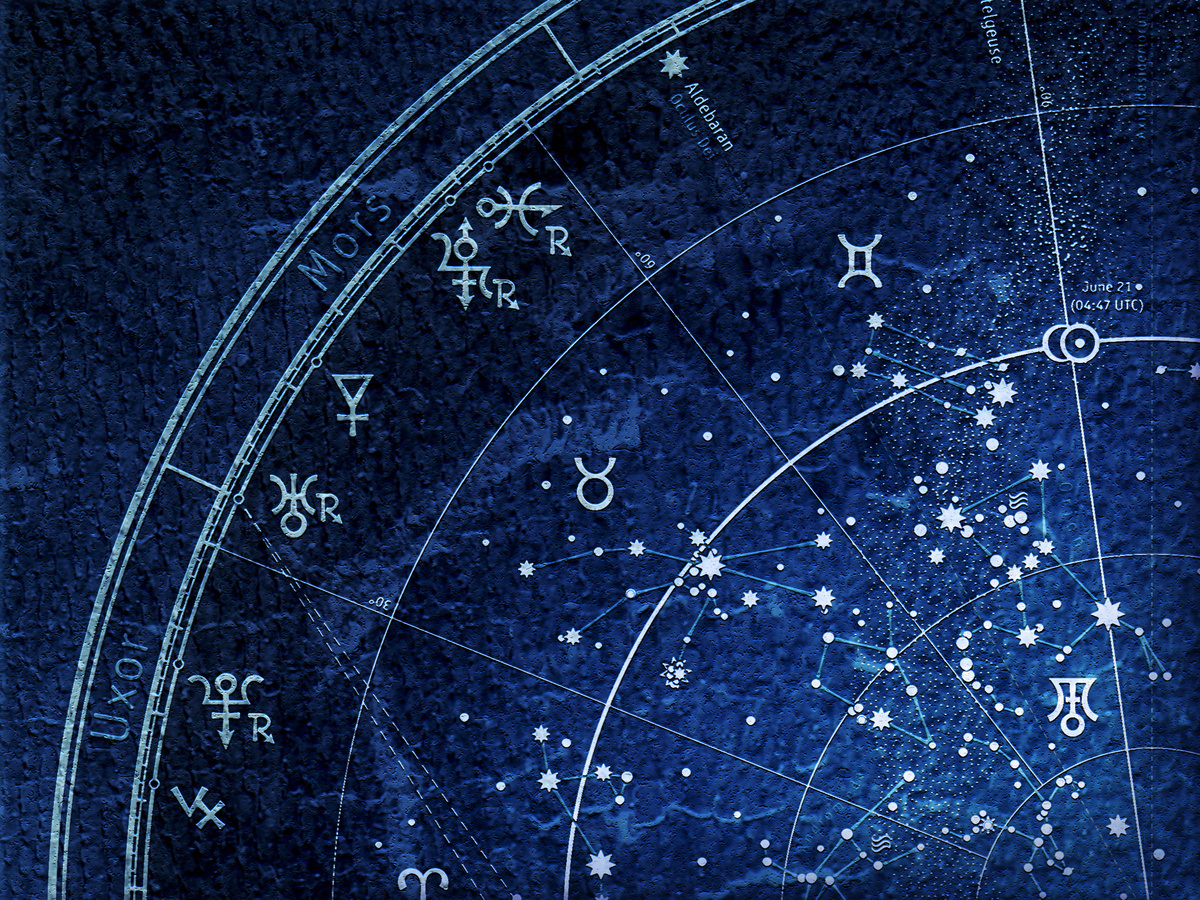 Um quadrante do círculo do mapa astral, com os símbolos dos signos do zodíaco dentro das casas, em cenário de céu estrelado, representando o fundo do céu.